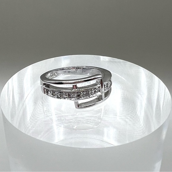 NWOT lia sophia “Splendid” Sz 7 ring, CZ wt. 0.22ct. Polished silver tone - Picture 4 of 6